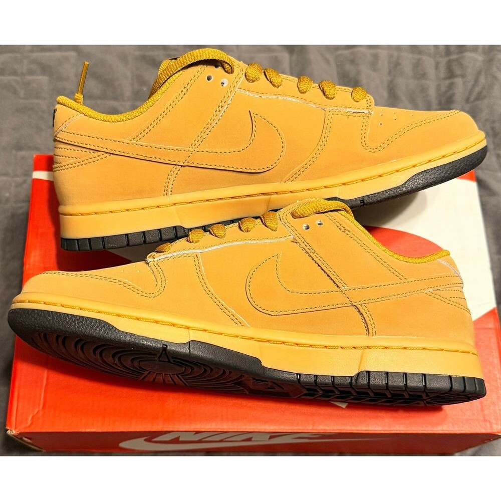 NIKE DUNK LOW RETRO SE WHEAT GUM